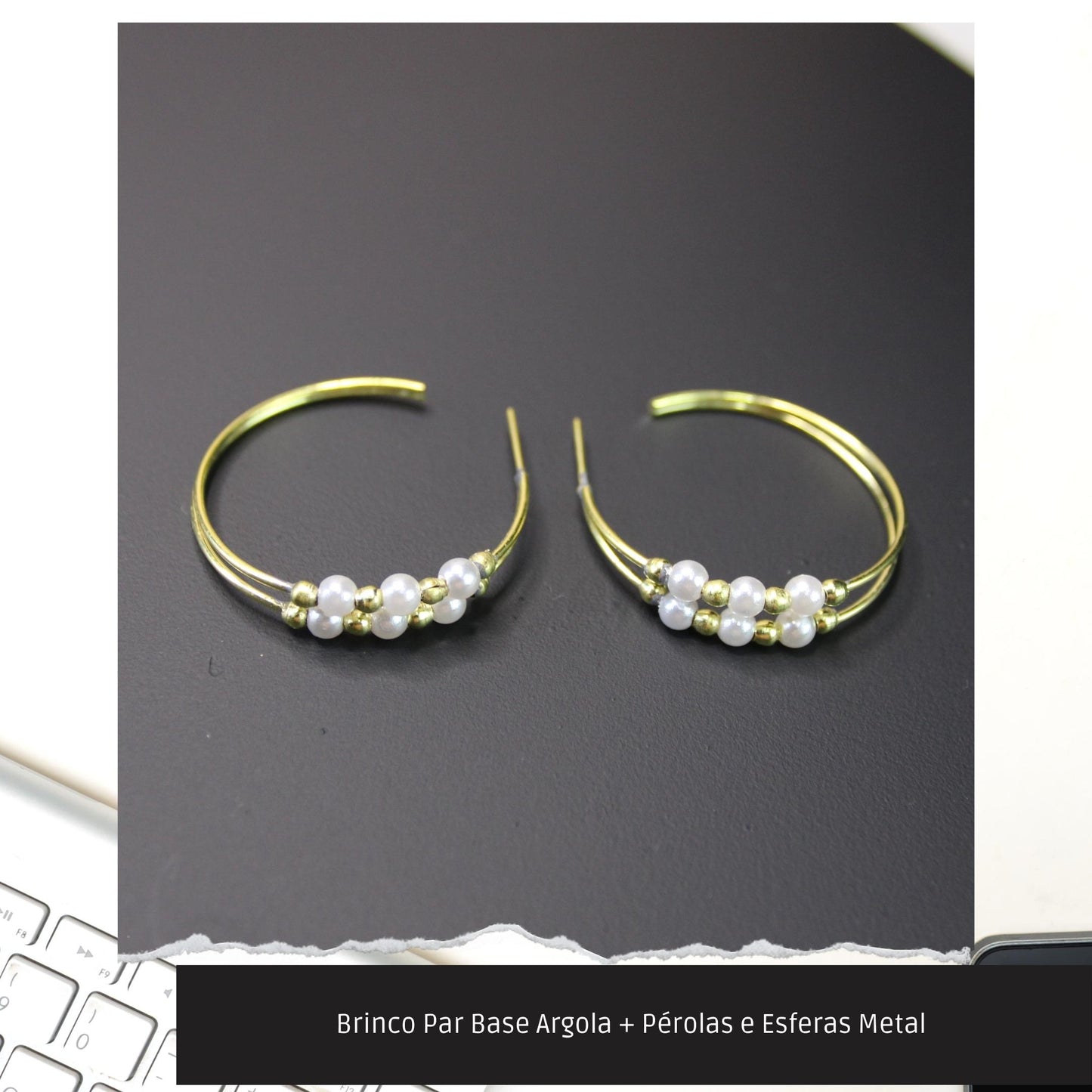 Brinco Par Base Argola + Pérolas e Esferas Metal   - Código.: BR230026AIBR  - Peso.: 3.8 gr