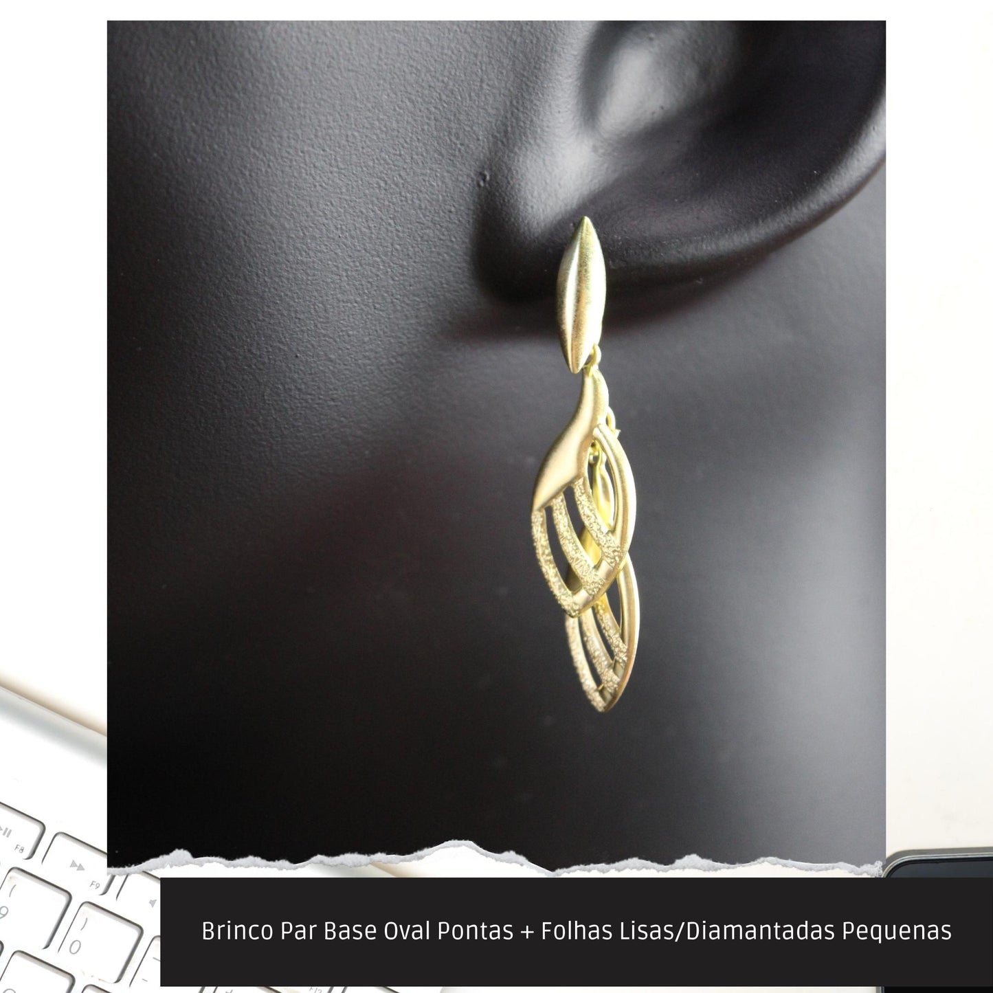 Brinco Par Base Oval Pontas + Folhas Lisas/Diamantadas Pequenas  - Código.: BR230040AIBR  - Peso.: 2.9 gr