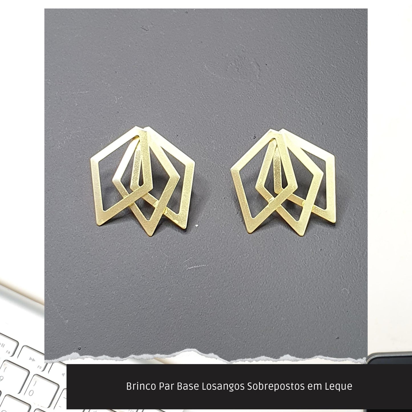 Brinco Par Base Losangos Sobrepostos em Leque  - Código.: BR230043AIBR  - Peso.: 2.5 gr
