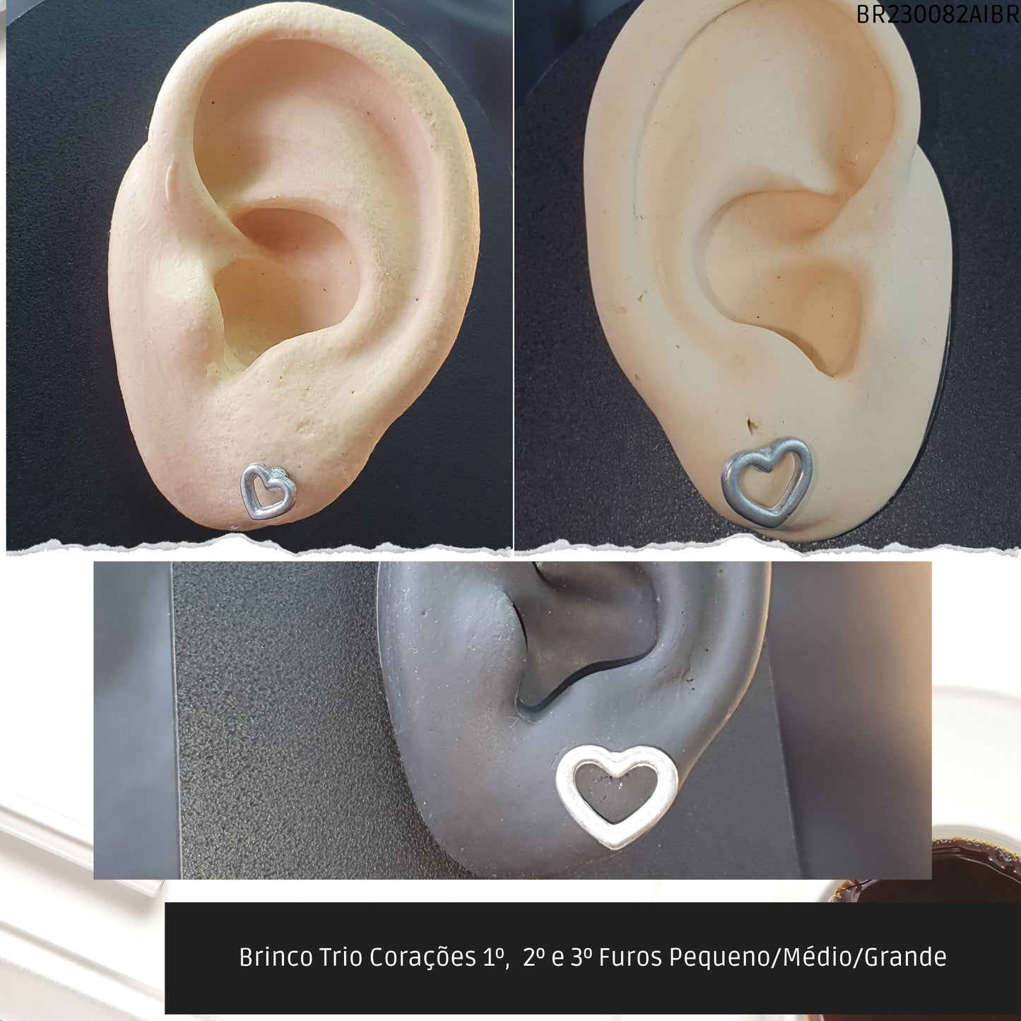 Brinco Trio Corações 1º.  2º e 3º Furos Pequeno/Médio/Grande  - Código.: BR230082AIBR  - Peso.: 1.7 gr