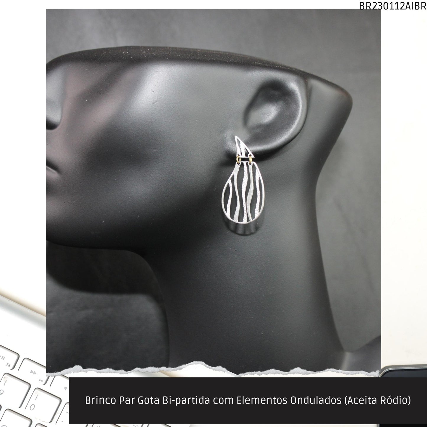 Brinco Par Gota Bi-partida com Elementos Ondulados (Aceita Ródio)  - Código.: BR230112AIBR  - Peso.: 5.0 gr