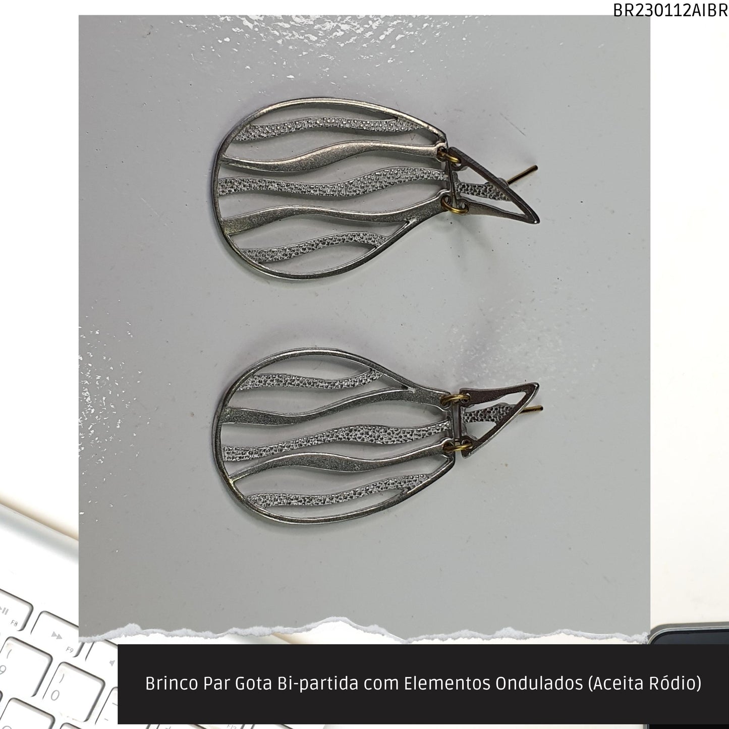 Brinco Par Gota Bi-partida com Elementos Ondulados (Aceita Ródio)  - Código.: BR230112AIBR  - Peso.: 5.0 gr