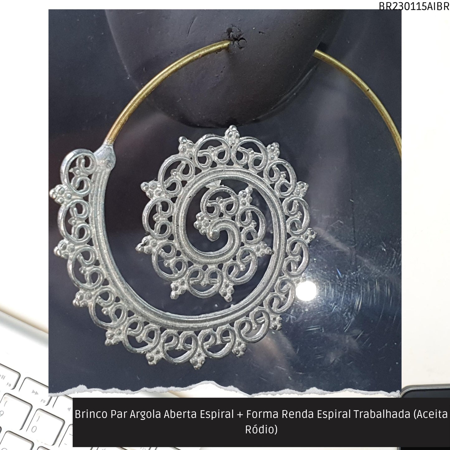 Brinco Par Argola Aberta Espiral + Forma Renda Trabalhada (Aceita Ródio)  - Código.: BR230115AIBR  - Peso.: 8.1 gr