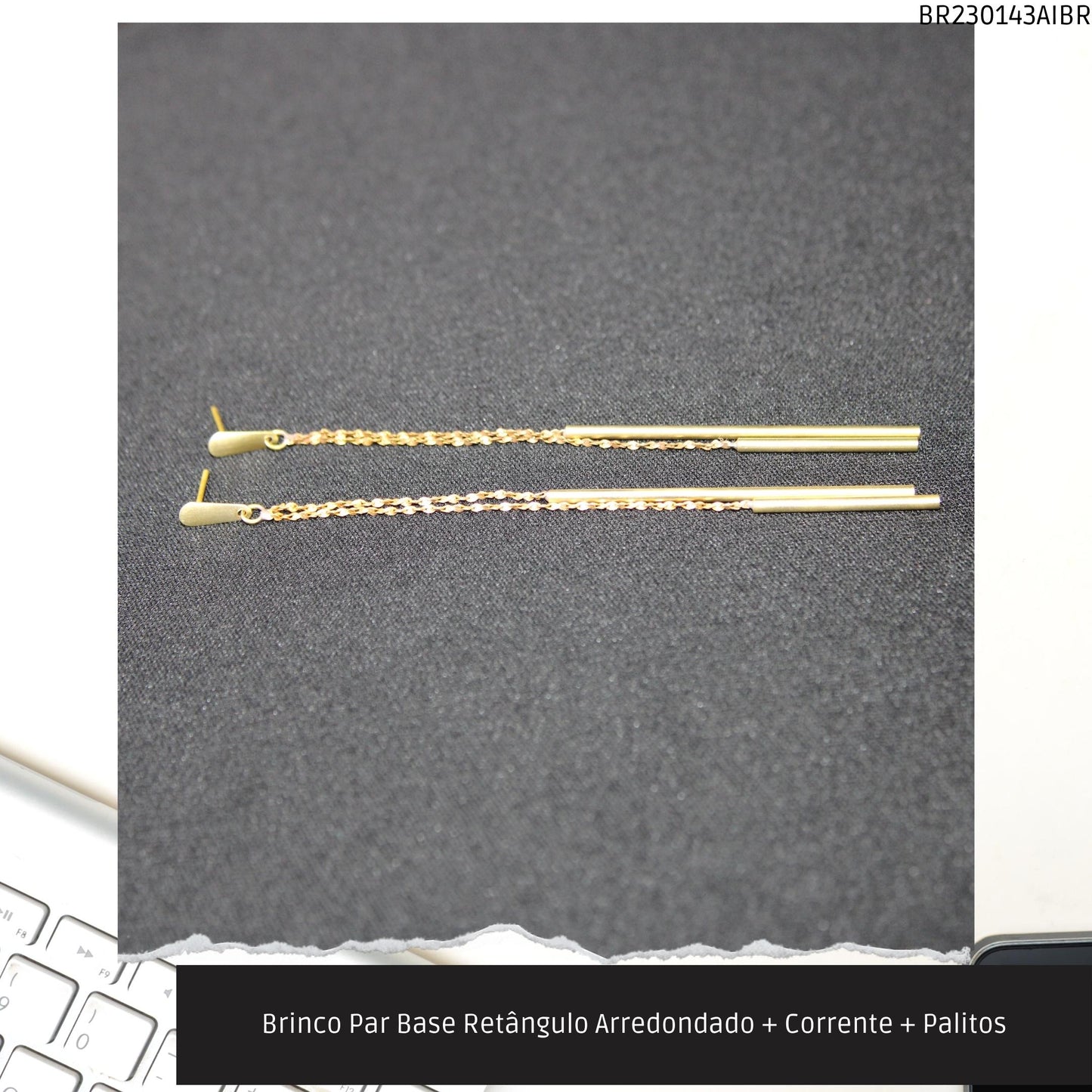 Brinco Par Base Retângulo Arredondado + Corrente + Palitos  - Código.: BR230143AIBR  - Peso.: 5.0 gr