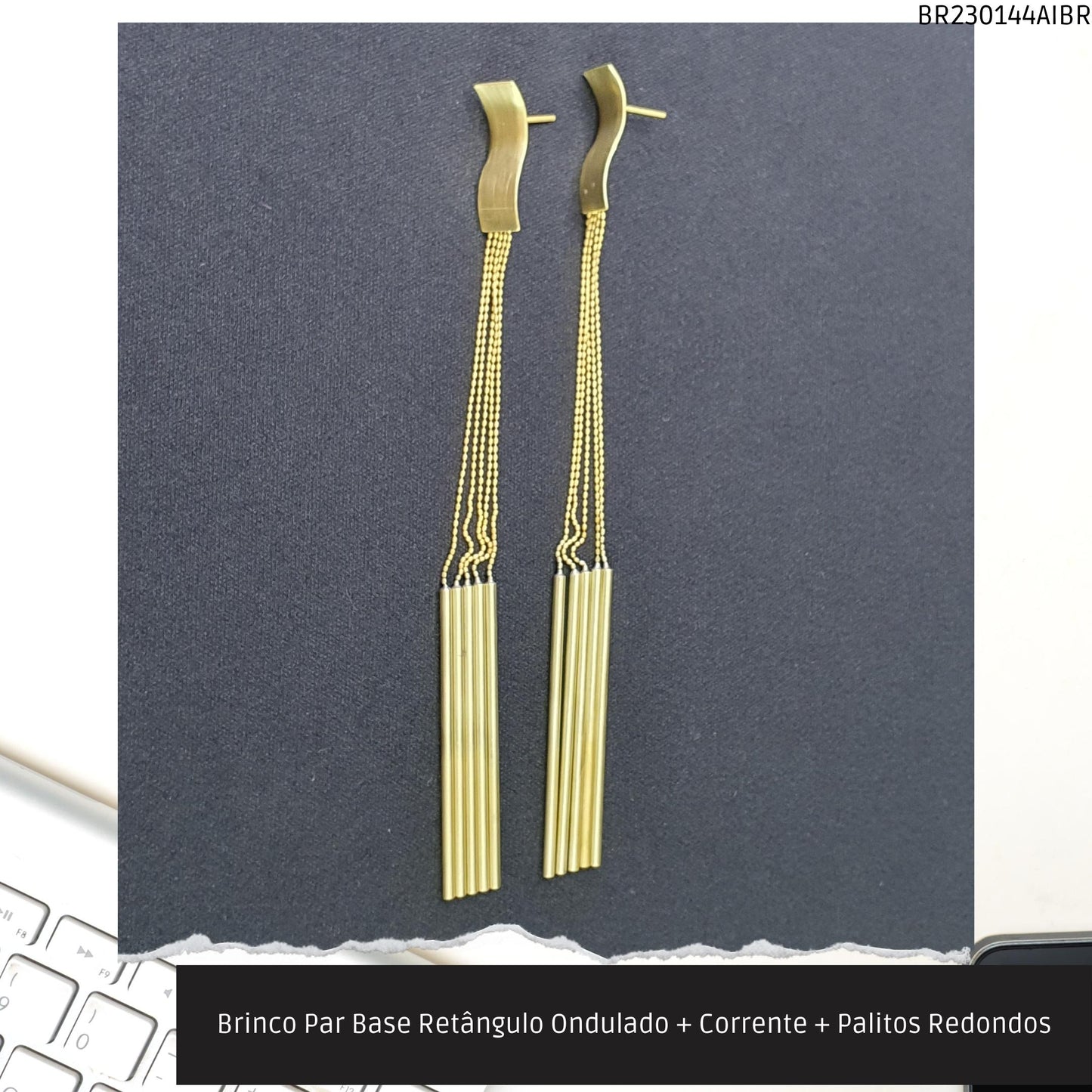 Brinco Par Base Retângulo Ondulado + Corrente + Palitos Redondos  - Código.: BR230144AIBR  - Peso.: 15.7 gr