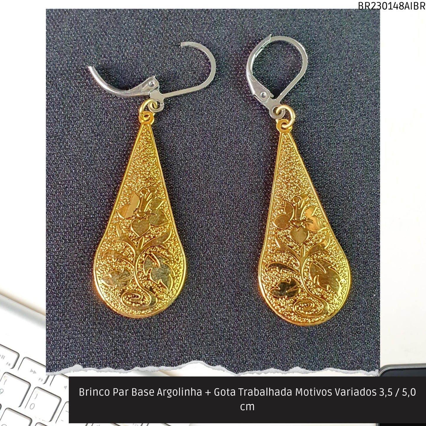 Brinco Par Base Argolinha + Gota Trabalhada Motivos Variados 3.5 / 5.0 cm  - Código.: BR230148AIBR  - Peso.: 2.2 gr