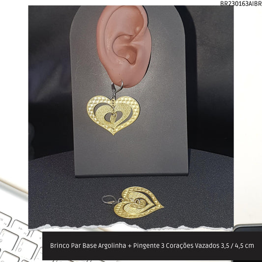 Brinco Par Base Argolinha + Pingente 3 Corações Vazados 3.5 / 4.5 cm  - Código.: BR230163AIBR  - Peso.: 5.1 gr