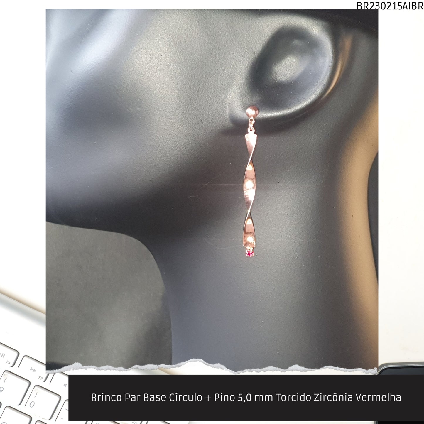 Brinco Par Base Círculo + Pino 5.0 mm Torcido Zirconia Vermelha  - Código.: BR230215AIBR  - Peso.: 2.3 gr