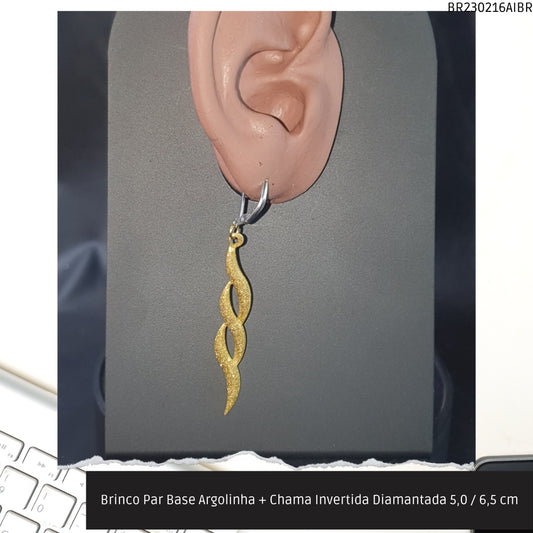 Brinco Par Base Argolinha + Chama Invertida Diamantada 5.0 / 6.5 cm  - Código.: BR230216AIBR  - Peso.: 2.2 gr