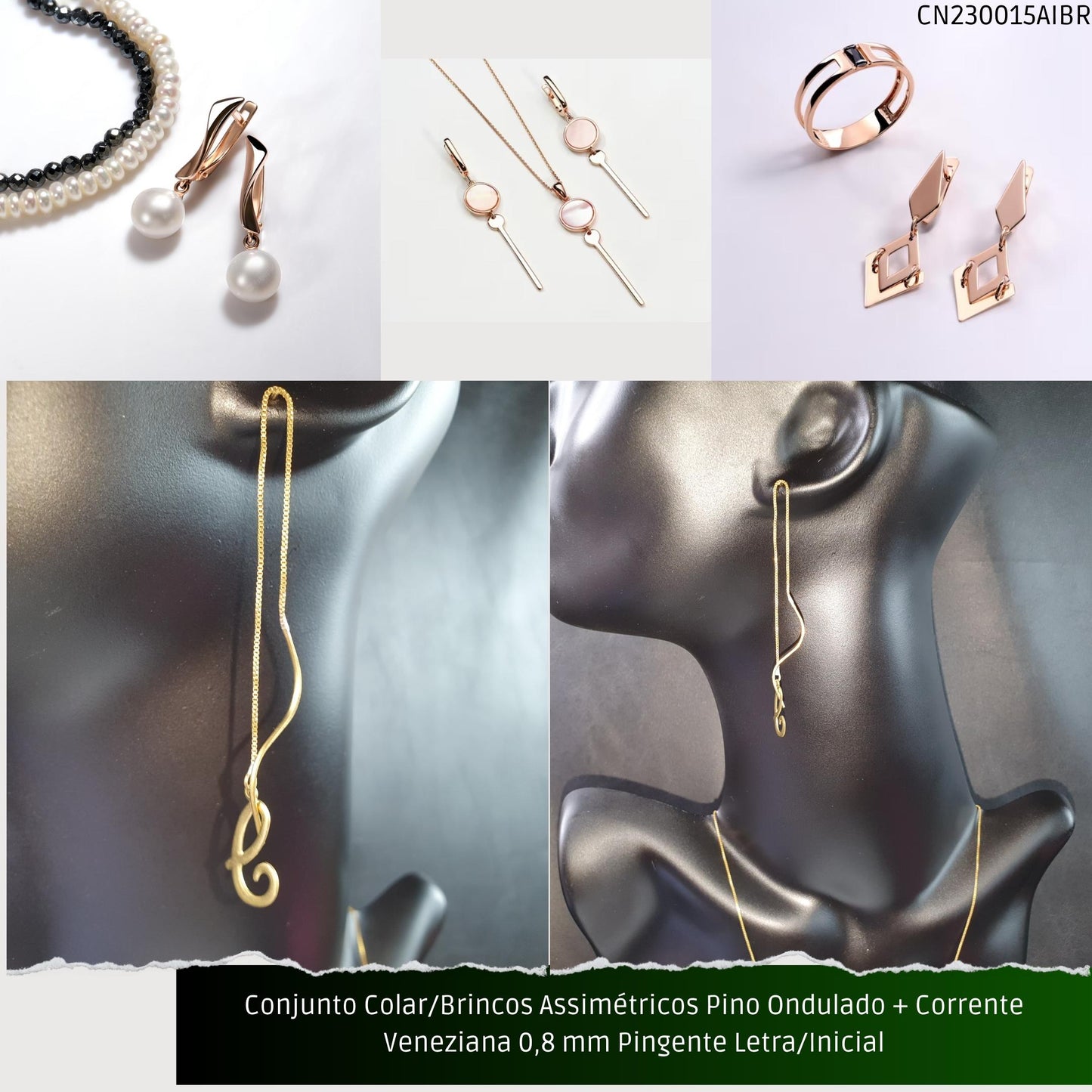 Conjunto Colar/Brincos Assimétricos Pino Ondulado + Corrente Veneziana 0.8 mm Pingente Letra/Inicial  - Código.: CN230015AIBR  - Peso.: 4.9 gr