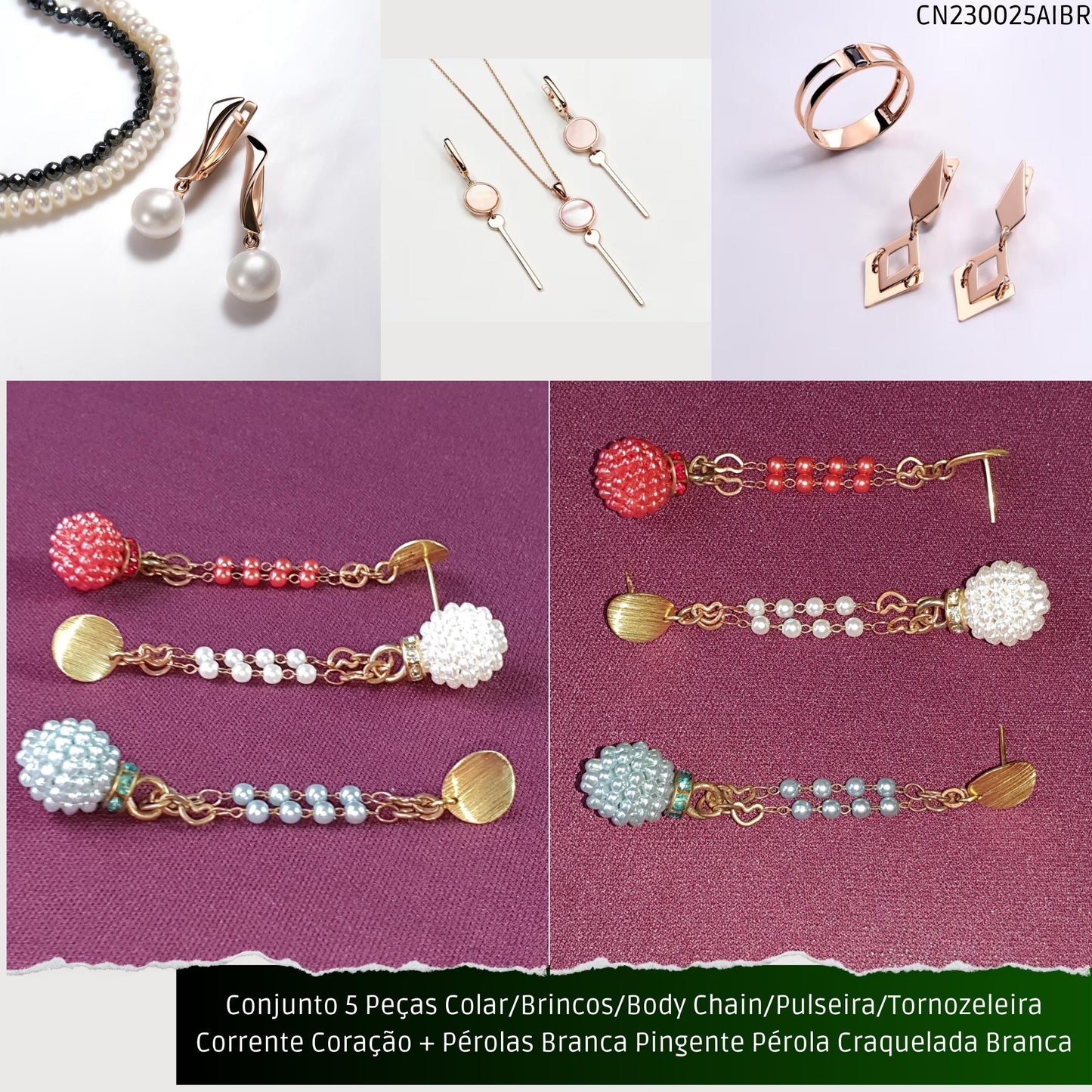 Conjunto 5 Peças Colar/Brincos/Body Chain/Pulseira/Tornozeleira Corrente Coração + Pérolas Brancas Pingente Pérola Craquelada Branca  - Código.: CN230025AIBR  - Peso.: 30.2 gr