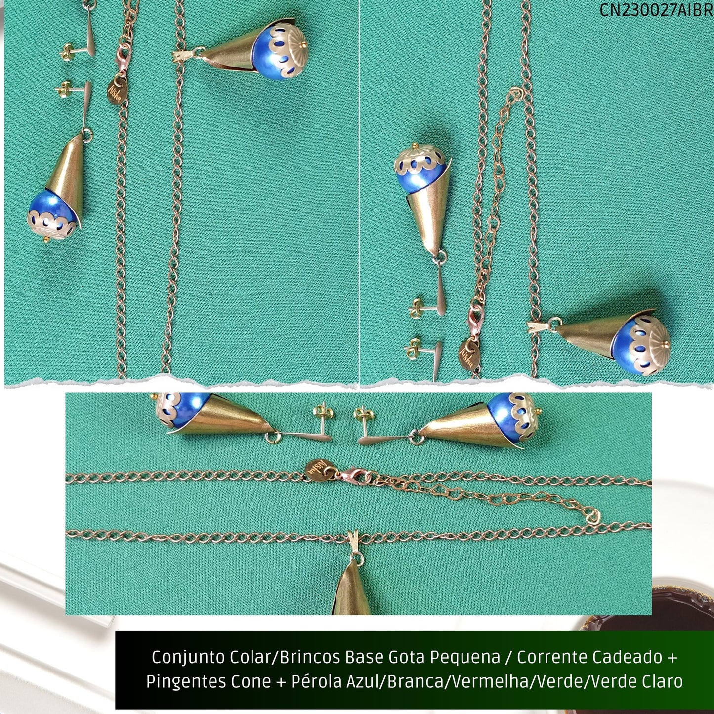 Conjunto Colar/Brincos Base Gota Pequena / Corrente Cadeado + Pingentes Cone + Pérolas Azul/Branca/Verde/Vermelha ou Verde Claro  - Código.: CN230027AIBR  - Peso.: 13.5 gr