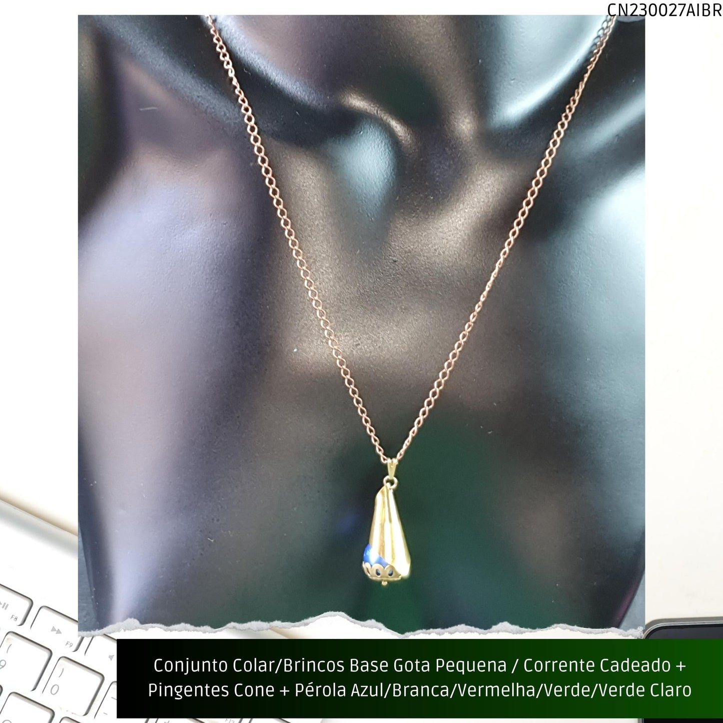 Conjunto Colar/Brincos Base Gota Pequena / Corrente Cadeado + Pingentes Cone + Pérolas Azul/Branca/Verde/Vermelha ou Verde Claro  - Código.: CN230027AIBR  - Peso.: 13.5 gr