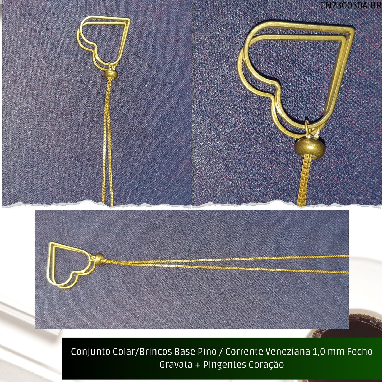 Conjunto Colar/Brincos Base Pino / Corrente Veneziana 1.0 mm Fecho Gravata + Pingentes Coração  - Código.: CN230030AIBR  - Peso.: 12.5 gr
