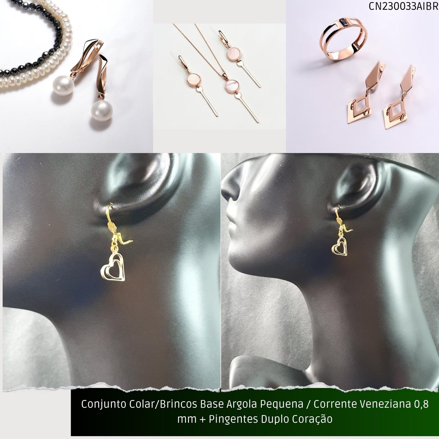 Conjunto Colar/Brincos Base Argola Pequena / Corrente Veneziana 0.8 mm + Pingentes Duplo Coração  - Código.: CN230033AIBR  - Peso.: 5.6 gr