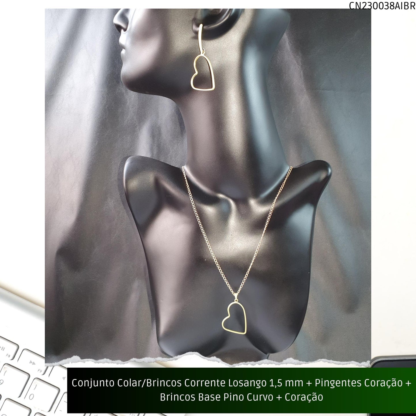 Conjunto Colar/Brincos Corrente Losango 1.5 mm + Pingentes Coração + Brincos Base Pino Curvo + Coração  - Código.: CN230038AIBR  - Peso.: 10.8 gr