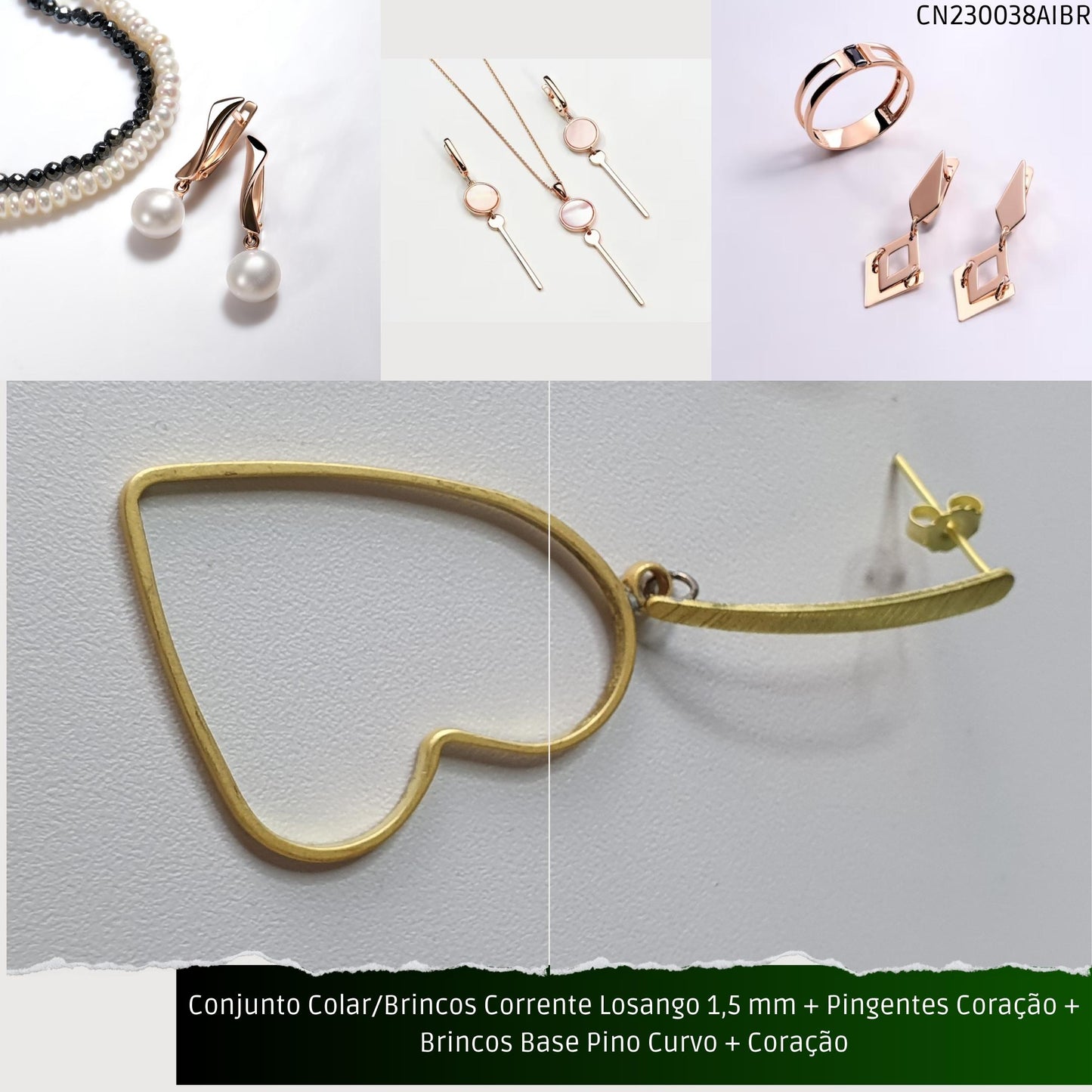 Conjunto Colar/Brincos Corrente Losango 1.5 mm + Pingentes Coração + Brincos Base Pino Curvo + Coração  - Código.: CN230038AIBR  - Peso.: 10.8 gr