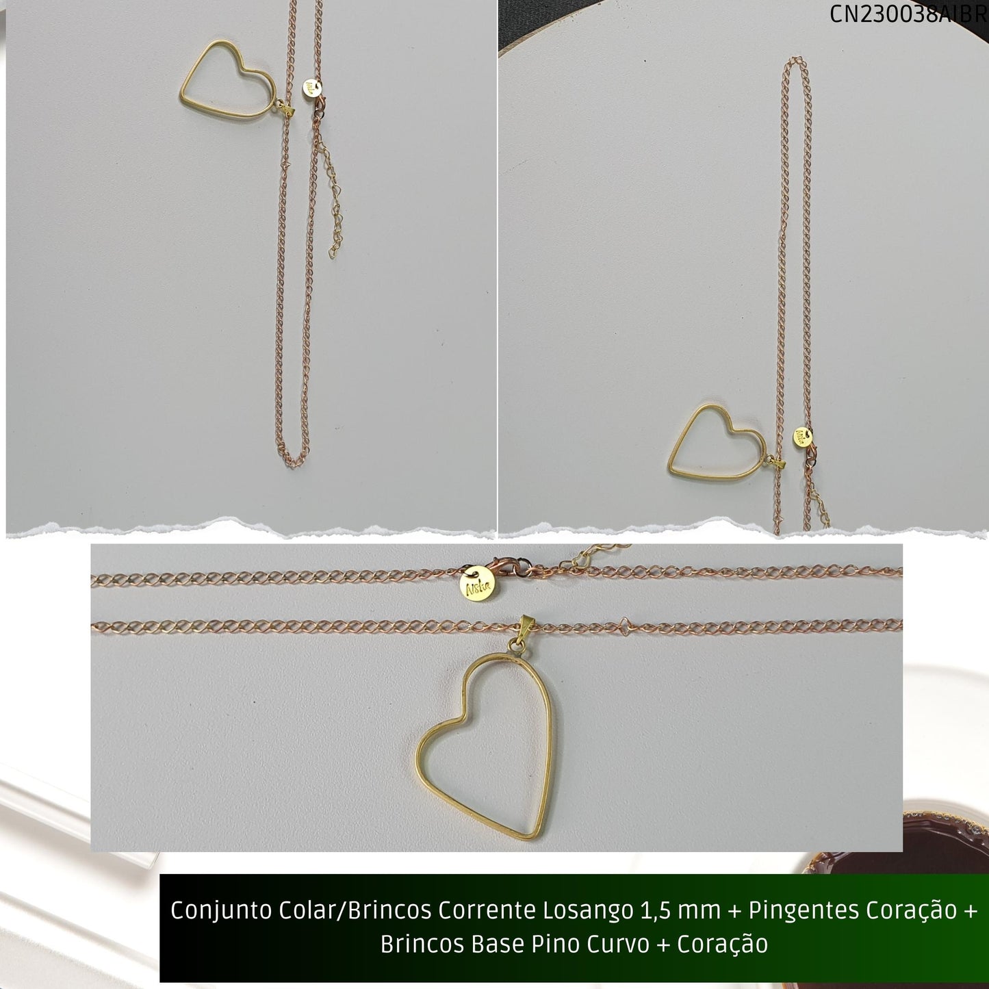Conjunto Colar/Brincos Corrente Losango 1.5 mm + Pingentes Coração + Brincos Base Pino Curvo + Coração  - Código.: CN230038AIBR  - Peso.: 10.8 gr