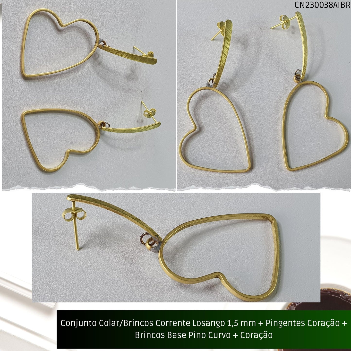 Conjunto Colar/Brincos Corrente Losango 1.5 mm + Pingentes Coração + Brincos Base Pino Curvo + Coração  - Código.: CN230038AIBR  - Peso.: 10.8 gr