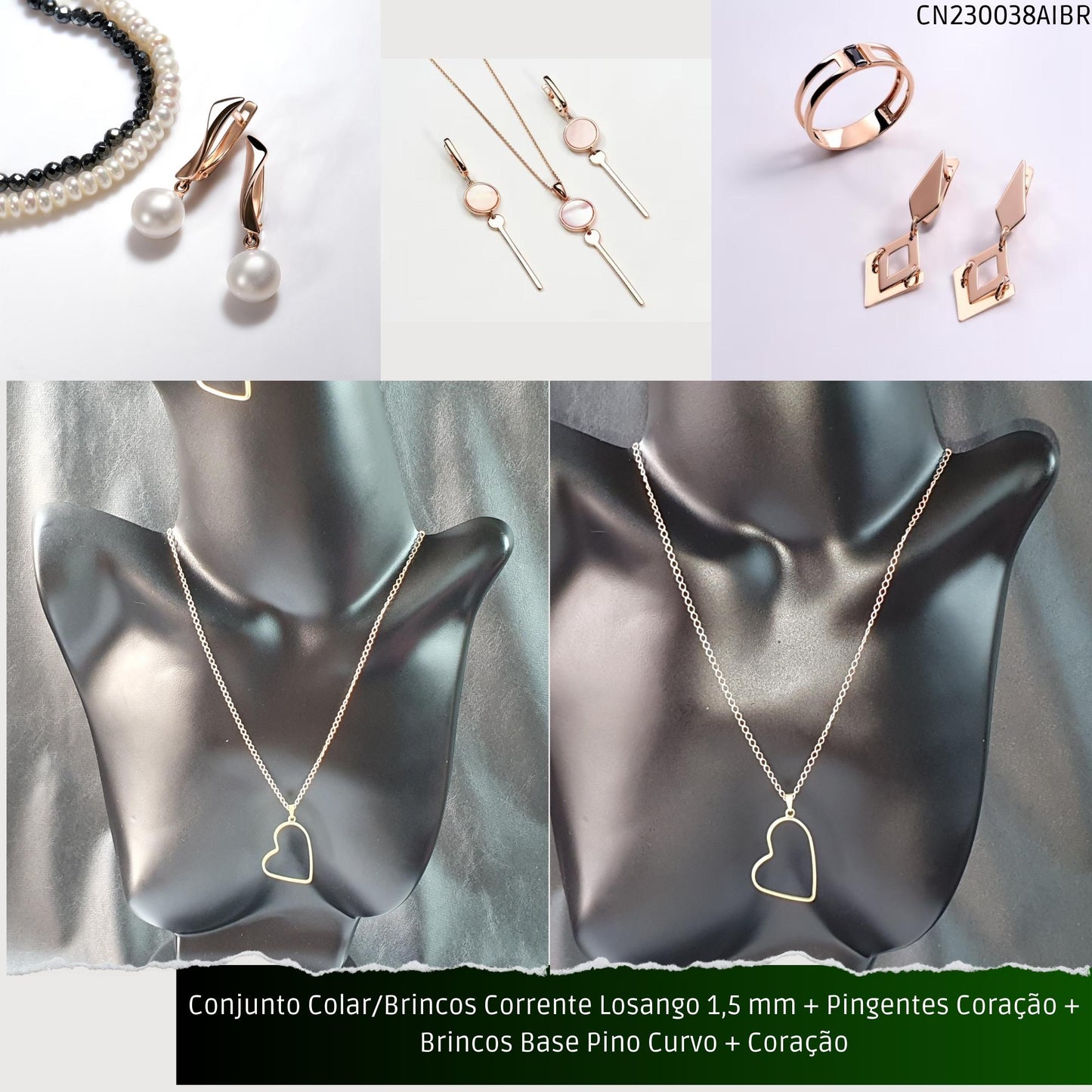 Conjunto Colar/Brincos Corrente Losango 1.5 mm + Pingentes Coração + Brincos Base Pino Curvo + Coração  - Código.: CN230038AIBR  - Peso.: 10.8 gr