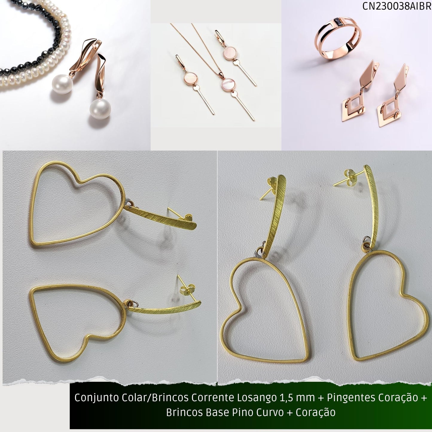 Conjunto Colar/Brincos Corrente Losango 1.5 mm + Pingentes Coração + Brincos Base Pino Curvo + Coração  - Código.: CN230038AIBR  - Peso.: 10.8 gr