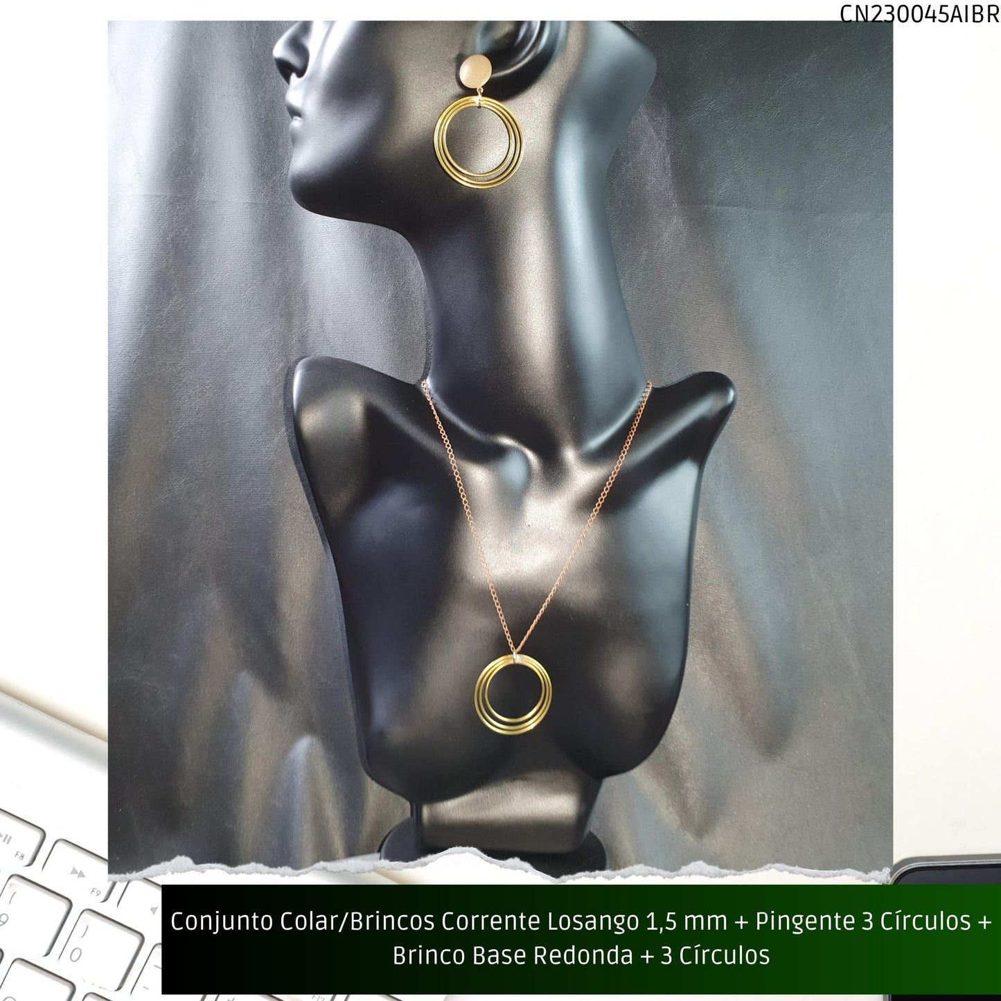 Conjunto Colar/Brincos Corrente Losango 1.5 mm + Pingente 3 Círculos + Brinco Base Redonda + 3 Círculos  - Código.: CN230045AIBR  - Peso.: 21.3 gr