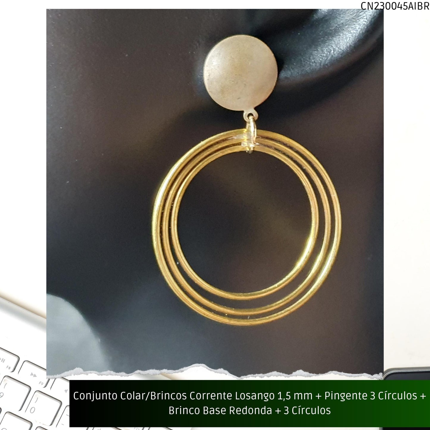 Conjunto Colar/Brincos Corrente Losango 1.5 mm + Pingente 3 Círculos + Brinco Base Redonda + 3 Círculos  - Código.: CN230045AIBR  - Peso.: 21.3 gr