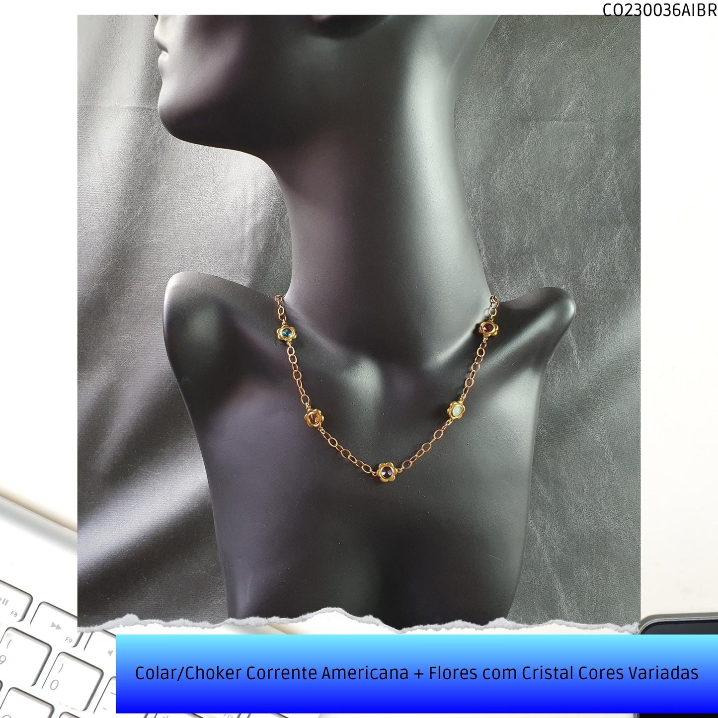 Colar/Choker Corrente Americana + Flores com Cristal Cores Variadas  - Código.: CO230036AIBR  - Peso.: 7.9 gr