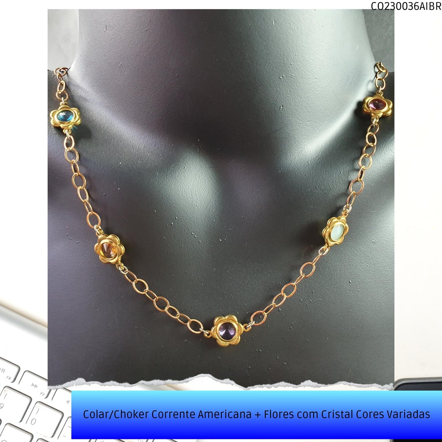 Colar/Choker Corrente Americana + Flores com Cristal Cores Variadas  - Código.: CO230036AIBR  - Peso.: 7.9 gr