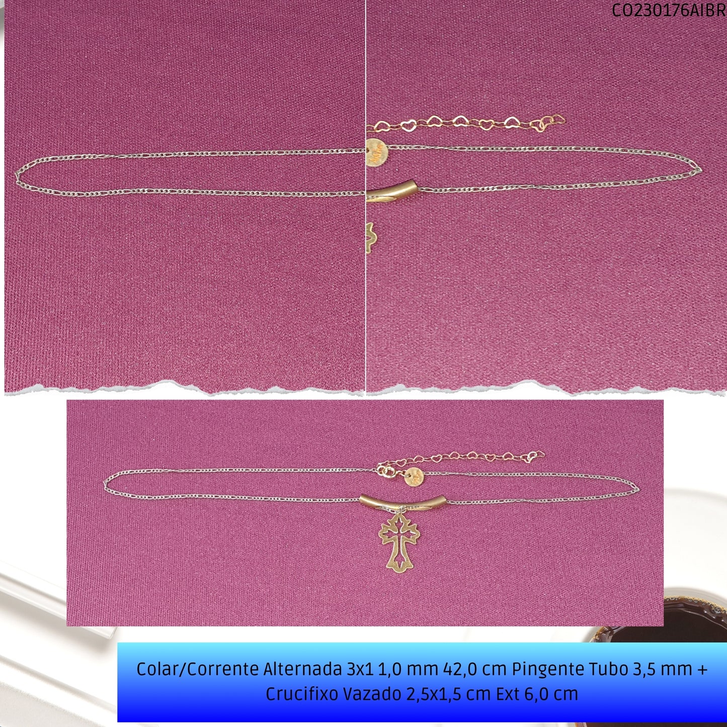 Colar/Corrente Alternada 3x1 1.0 mm 42.0 cm Pingente Tubo 3.5 mm + Crucifixo Vazado 2.5x1.5 cm Ext 6.0 cm   - Código.: CO230176AIBR  - Peso.: 3.4 gr