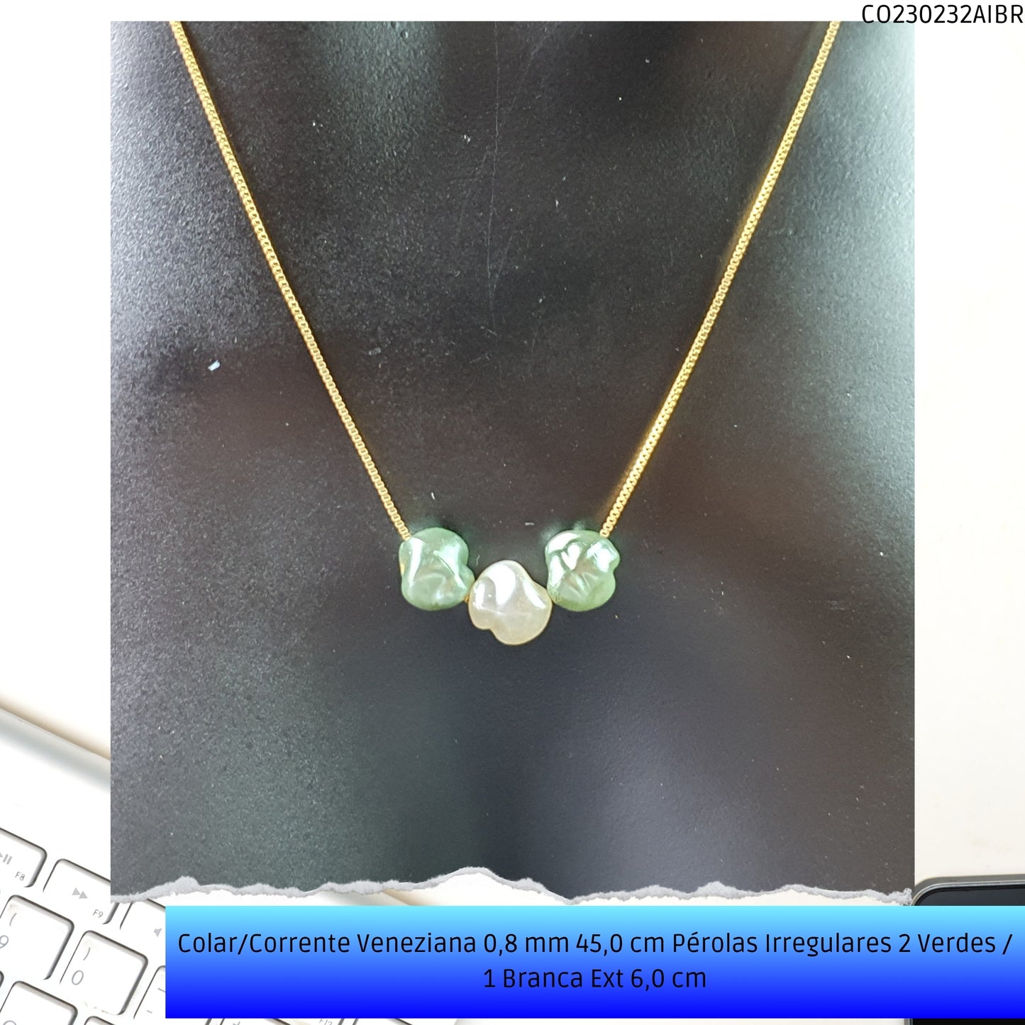 Colar/Corrente Veneziana 0.8 mm 45.0 cm Pérolas Irregulares 2 Verdes / 1 Branca Ext 6.0 cm   - Código.: CO230232AIBR  - Peso.: 3.4 gr