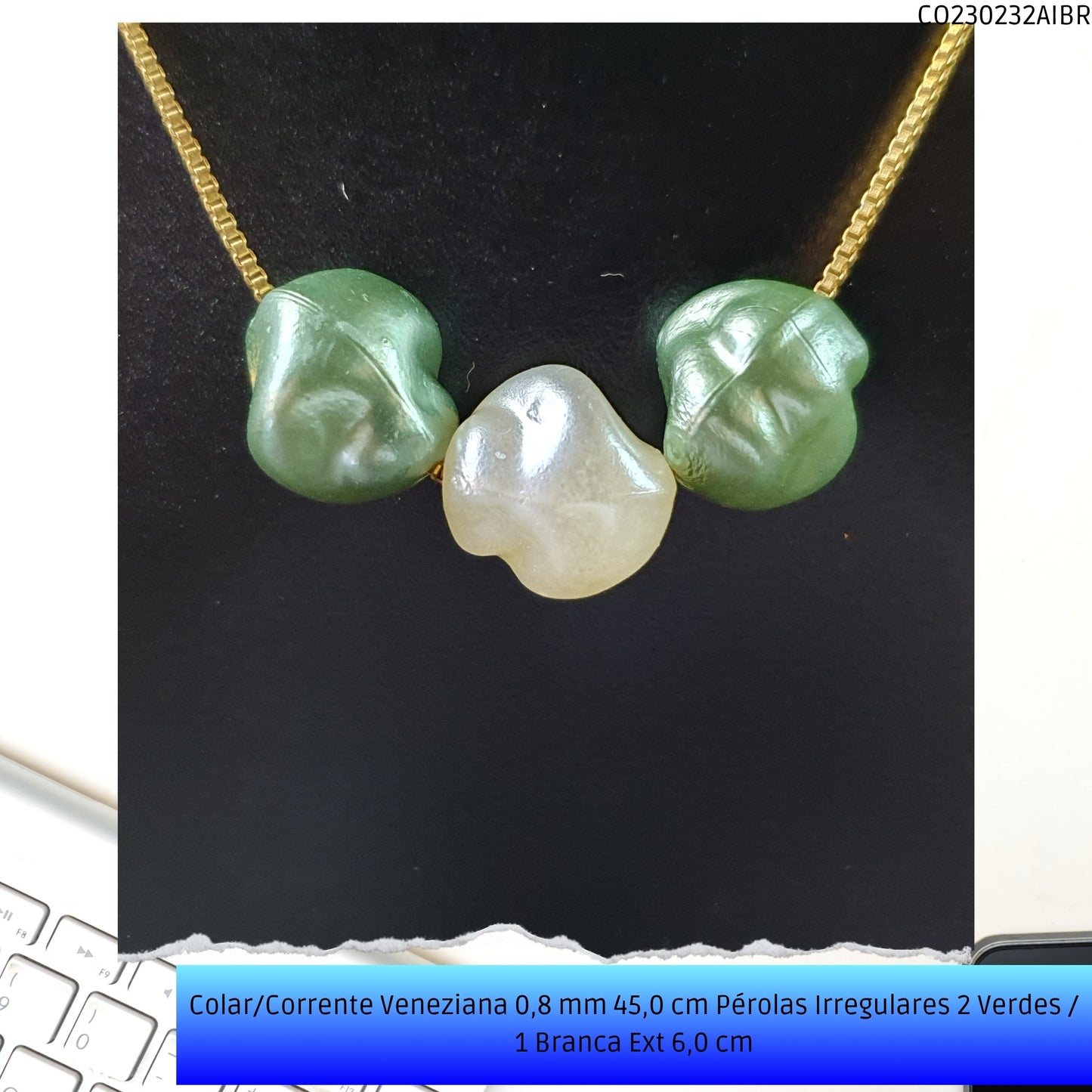 Colar/Corrente Veneziana 0.8 mm 45.0 cm Pérolas Irregulares 2 Verdes / 1 Branca Ext 6.0 cm   - Código.: CO230232AIBR  - Peso.: 3.4 gr