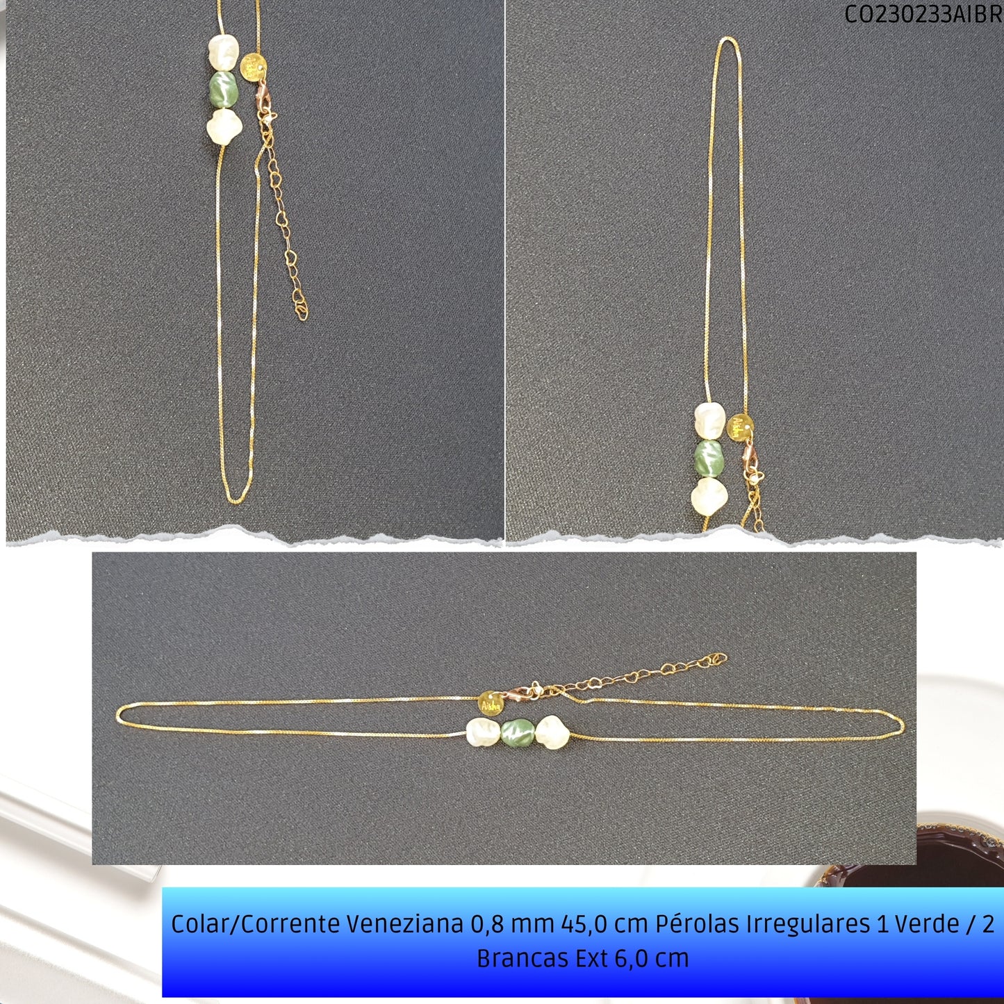 Colar/Corrente Veneziana 0.8 mm 45.0 cm Pérolas Irregulares 1 Verde / 2 Brancas Ext 6.0 cm   - Código.: CO230233AIBR  - Peso.: 3.4 gr