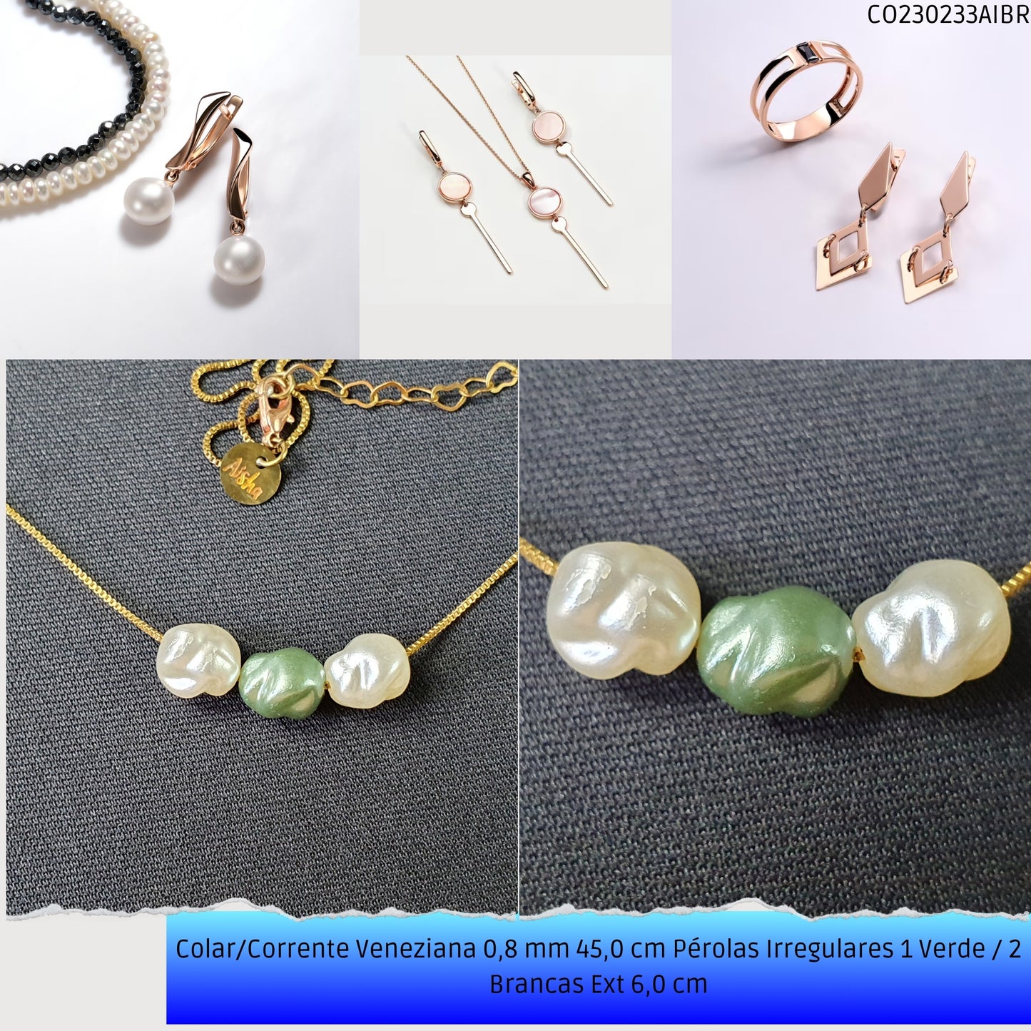 Colar/Corrente Veneziana 0.8 mm 45.0 cm Pérolas Irregulares 1 Verde / 2 Brancas Ext 6.0 cm   - Código.: CO230233AIBR  - Peso.: 3.4 gr