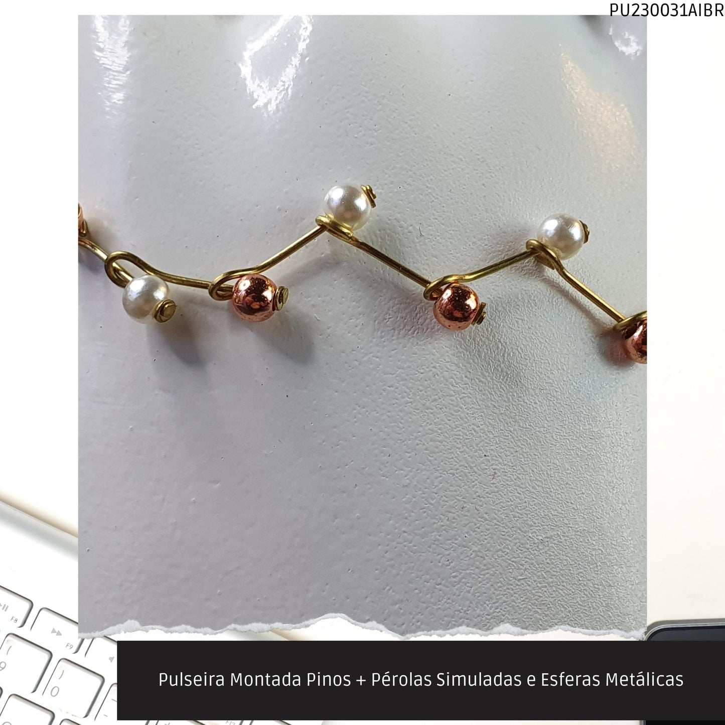 Pulseira Montada Pinos + Pérolas Simuladas e Esferas Metálicas  - Código.: PU230031AIBR  - Peso.: 2.6 gr