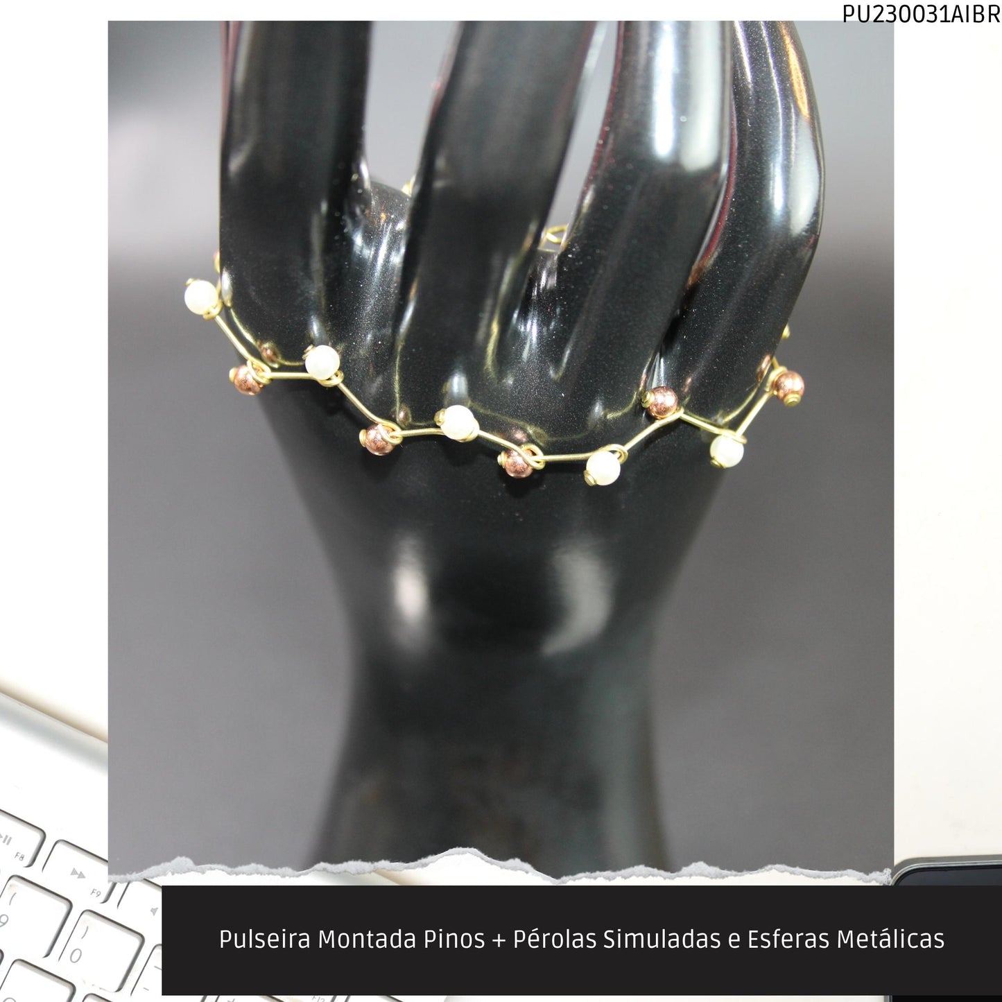 Pulseira Montada Pinos + Pérolas Simuladas e Esferas Metálicas  - Código.: PU230031AIBR  - Peso.: 2.6 gr