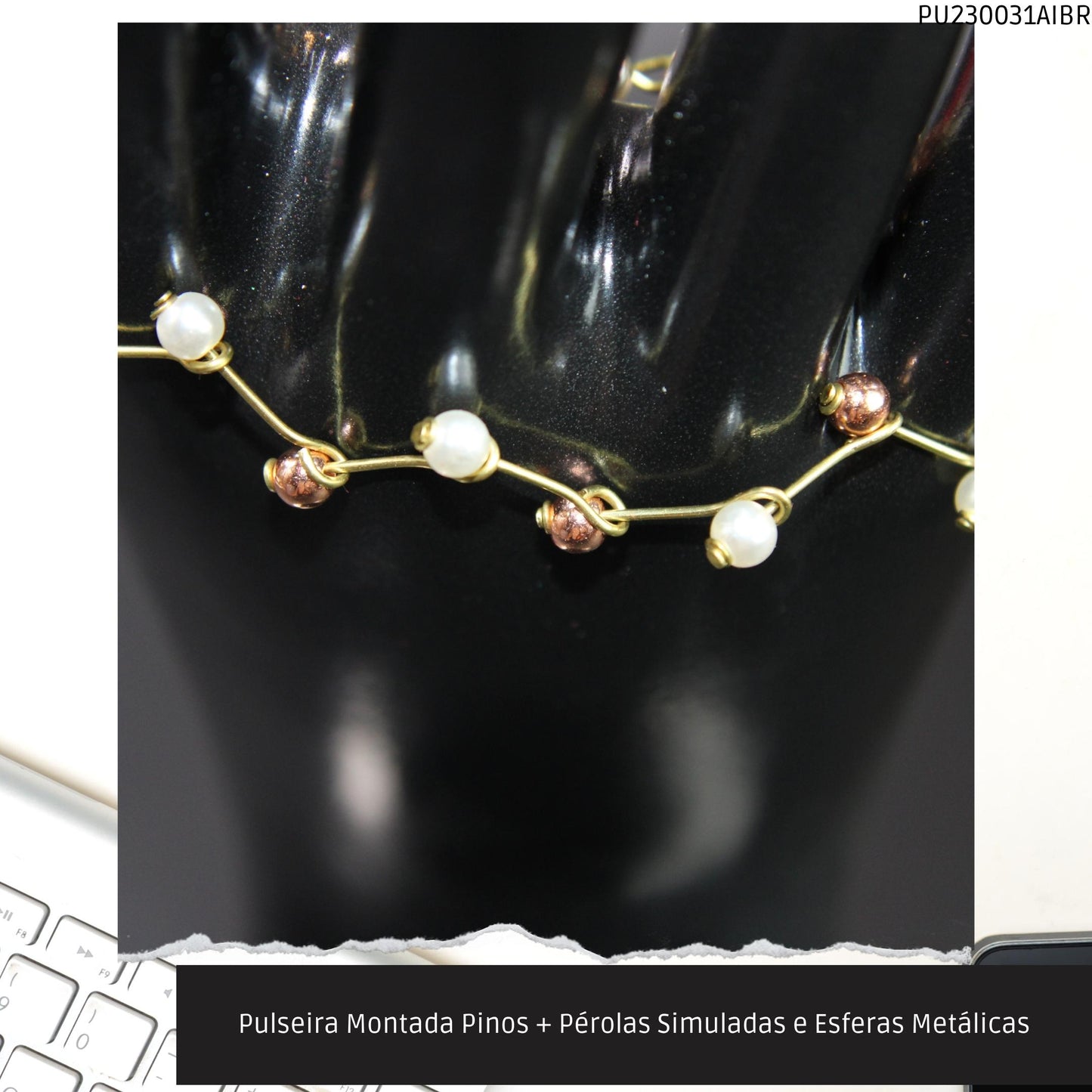Pulseira Montada Pinos + Pérolas Simuladas e Esferas Metálicas  - Código.: PU230031AIBR  - Peso.: 2.6 gr