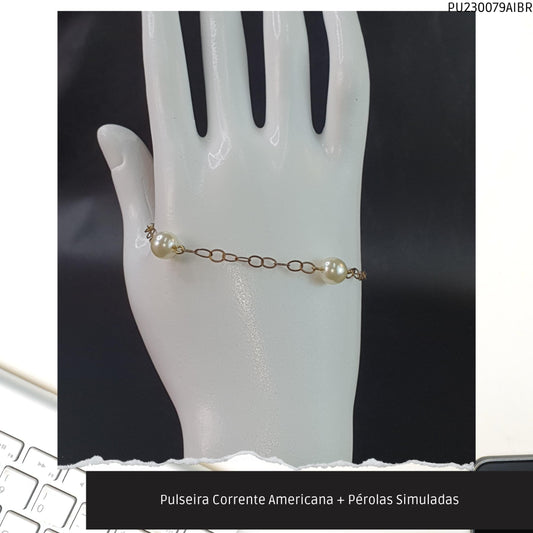 Pulseira Corrente Americana + Pérolas Simuladas  - Código.: PU230079AIBR  - Peso.: 2.6 gr
