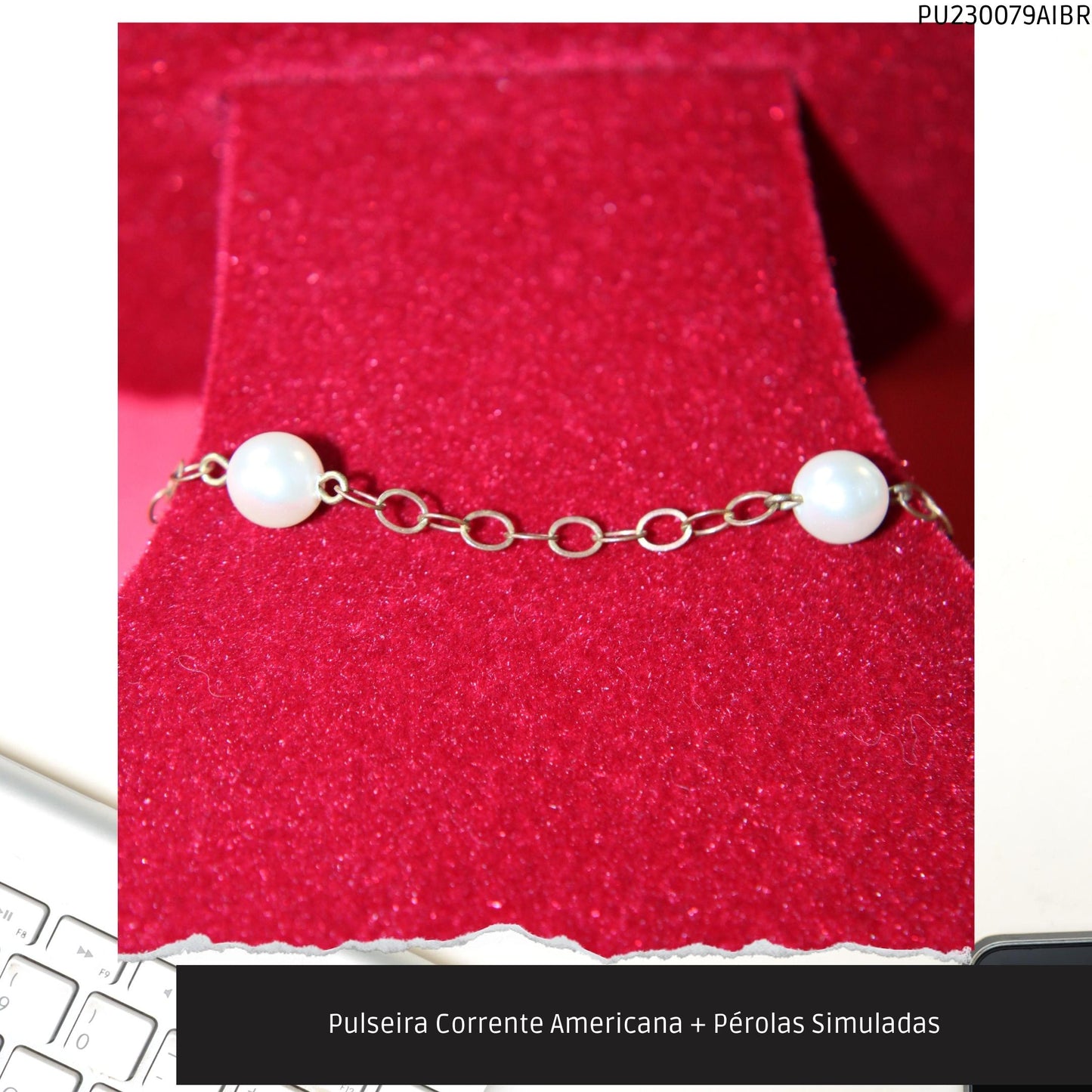 Pulseira Corrente Americana + Pérolas Simuladas  - Código.: PU230079AIBR  - Peso.: 2.6 gr