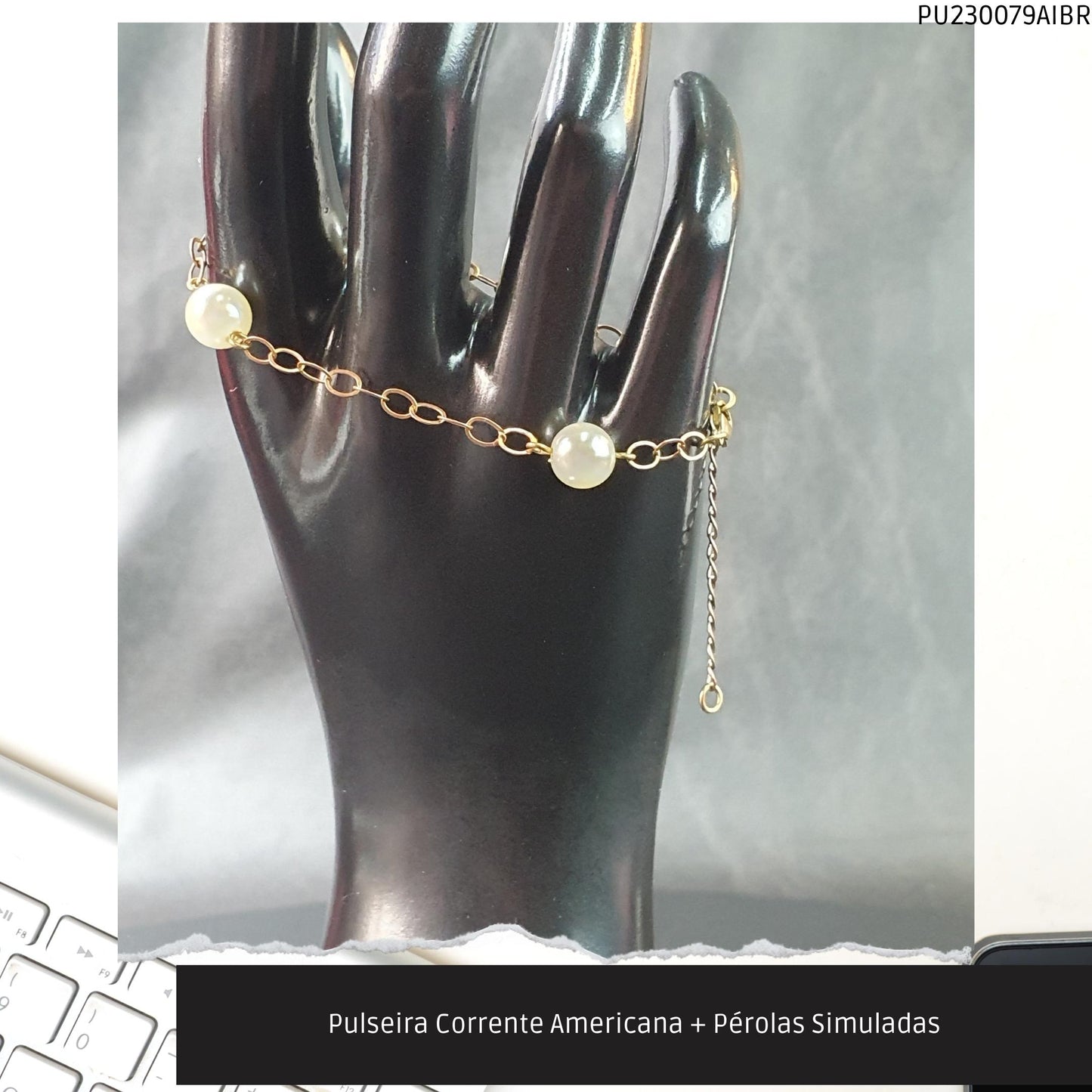 Pulseira Corrente Americana + Pérolas Simuladas  - Código.: PU230079AIBR  - Peso.: 2.6 gr